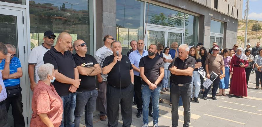 وقفة تضامن لمستخدمي البلدية واداراتها ضد العنف